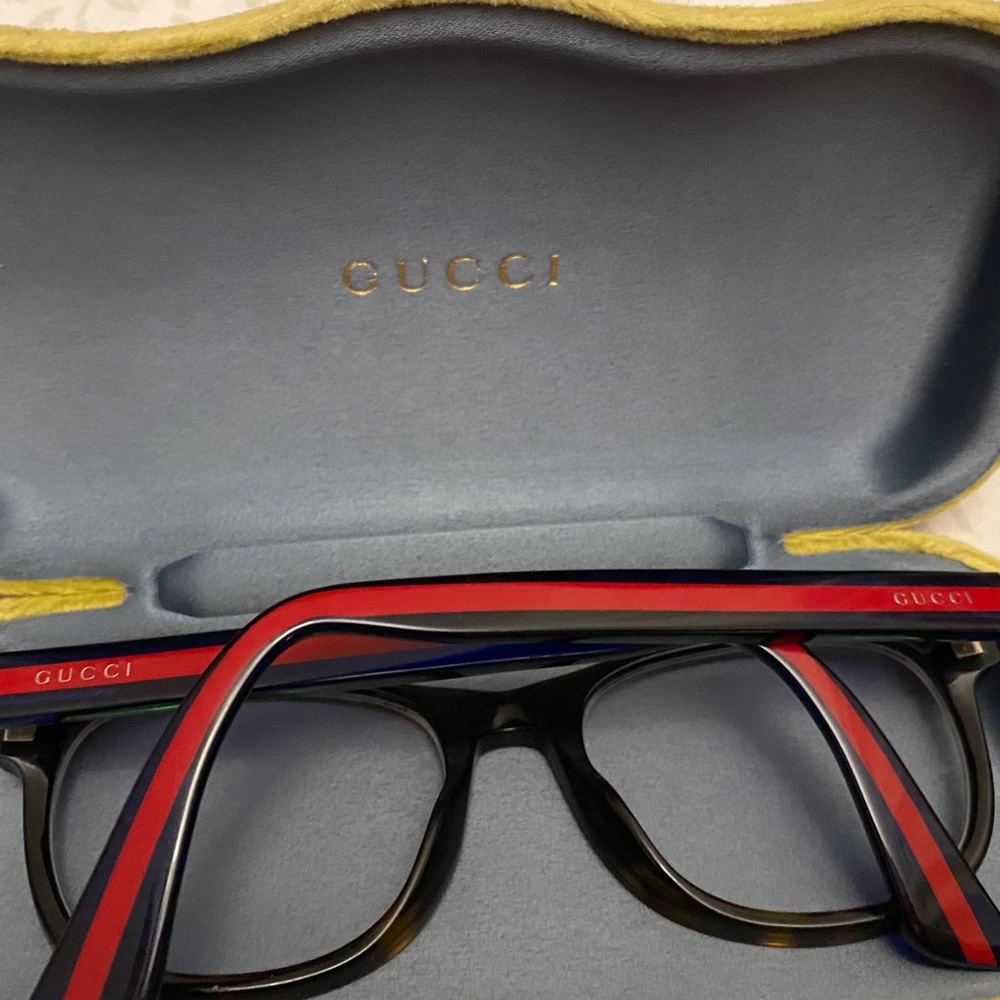 Tortoise gucci glasses